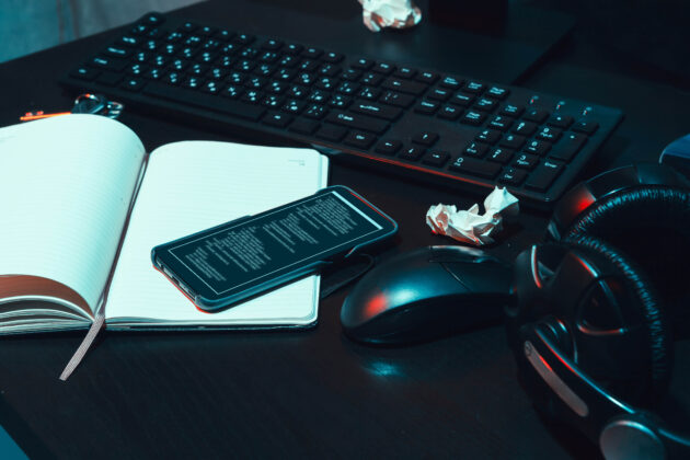 High-tech base de données : Virus smart TV - smartphone bureau